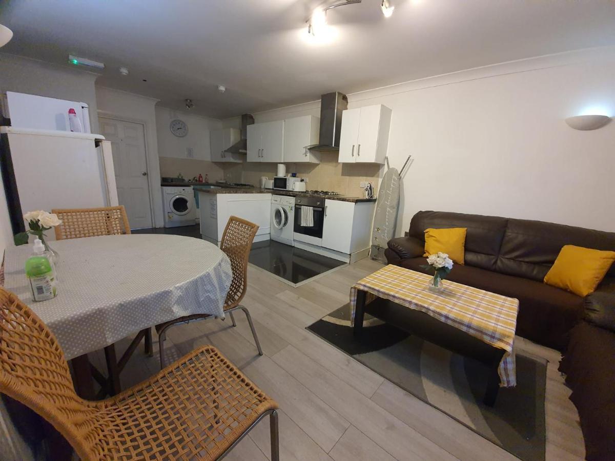Eastwood Rooms Goodmayes Экстерьер фото