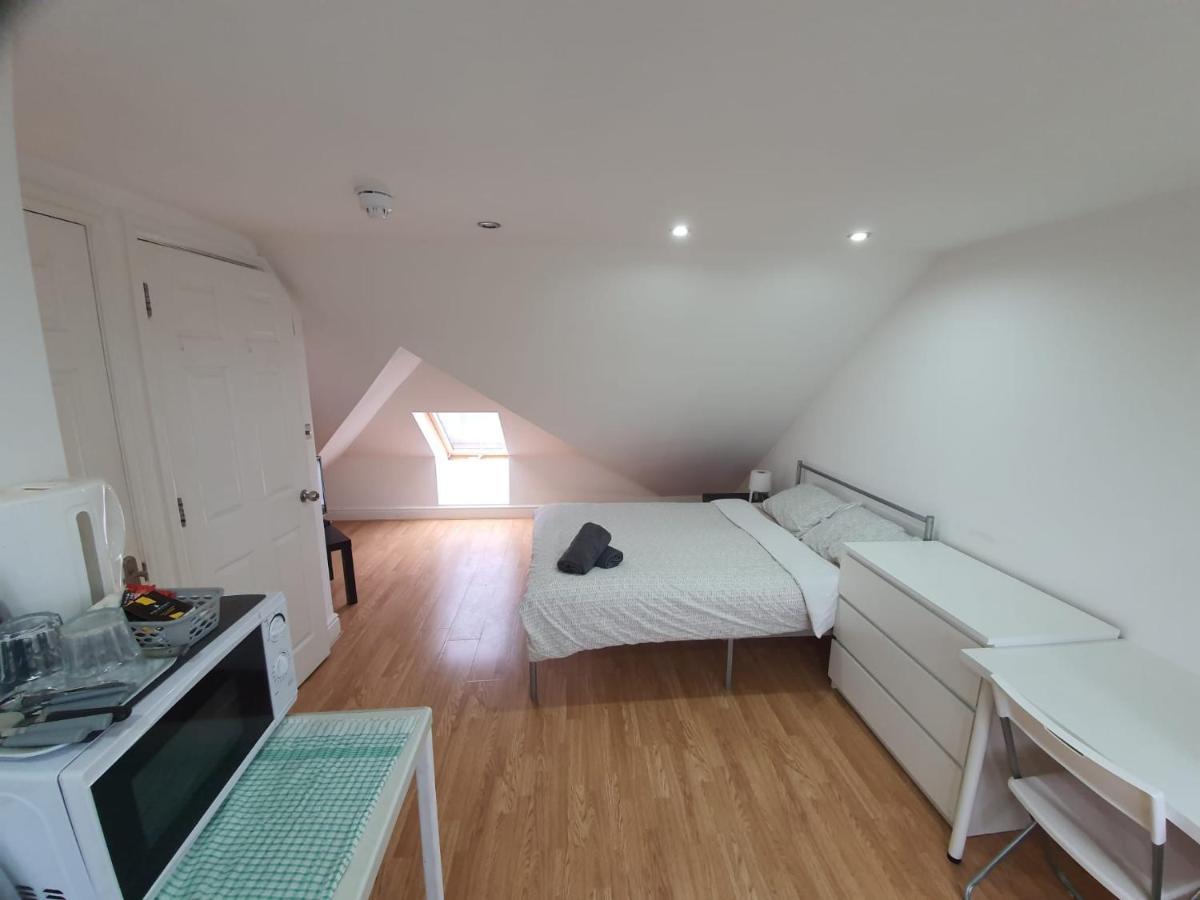 Eastwood Rooms Goodmayes Экстерьер фото