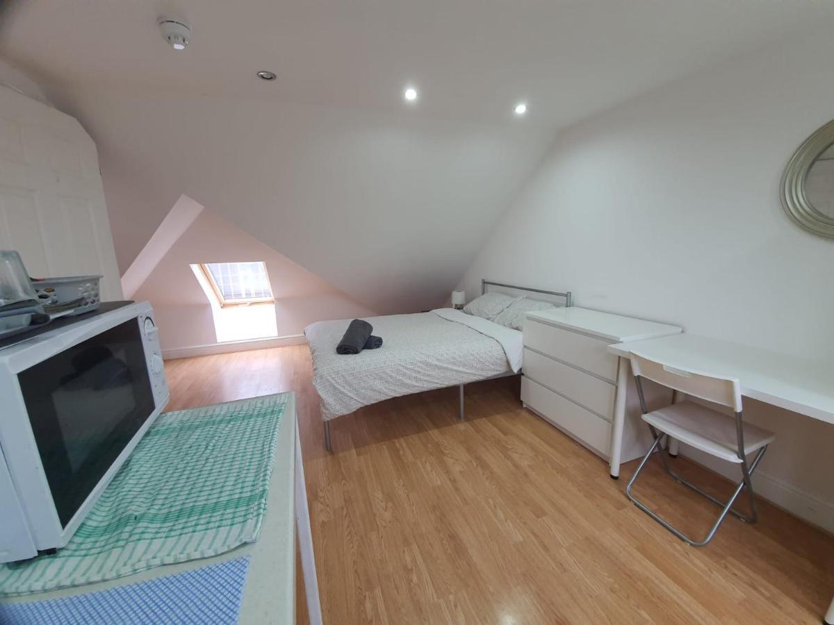 Eastwood Rooms Goodmayes Экстерьер фото