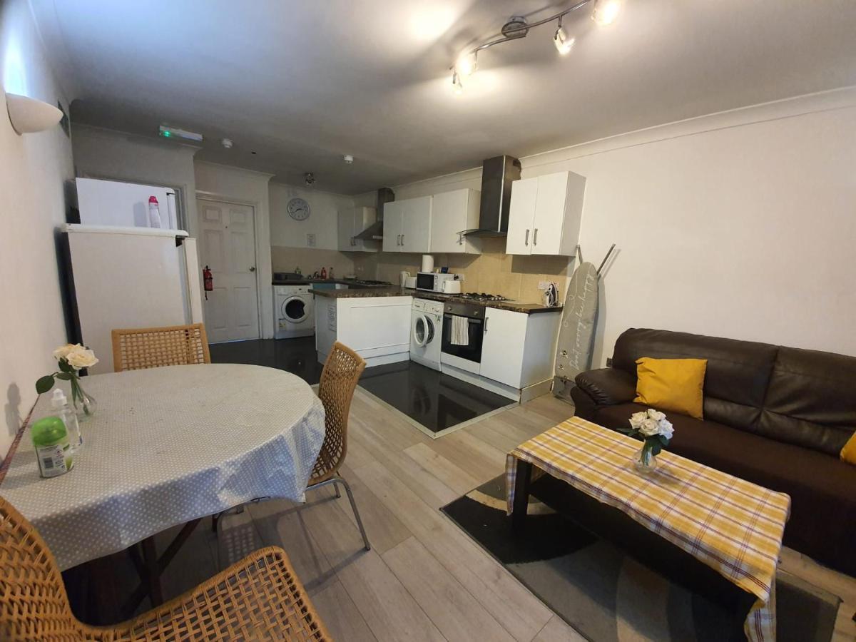 Eastwood Rooms Goodmayes Экстерьер фото