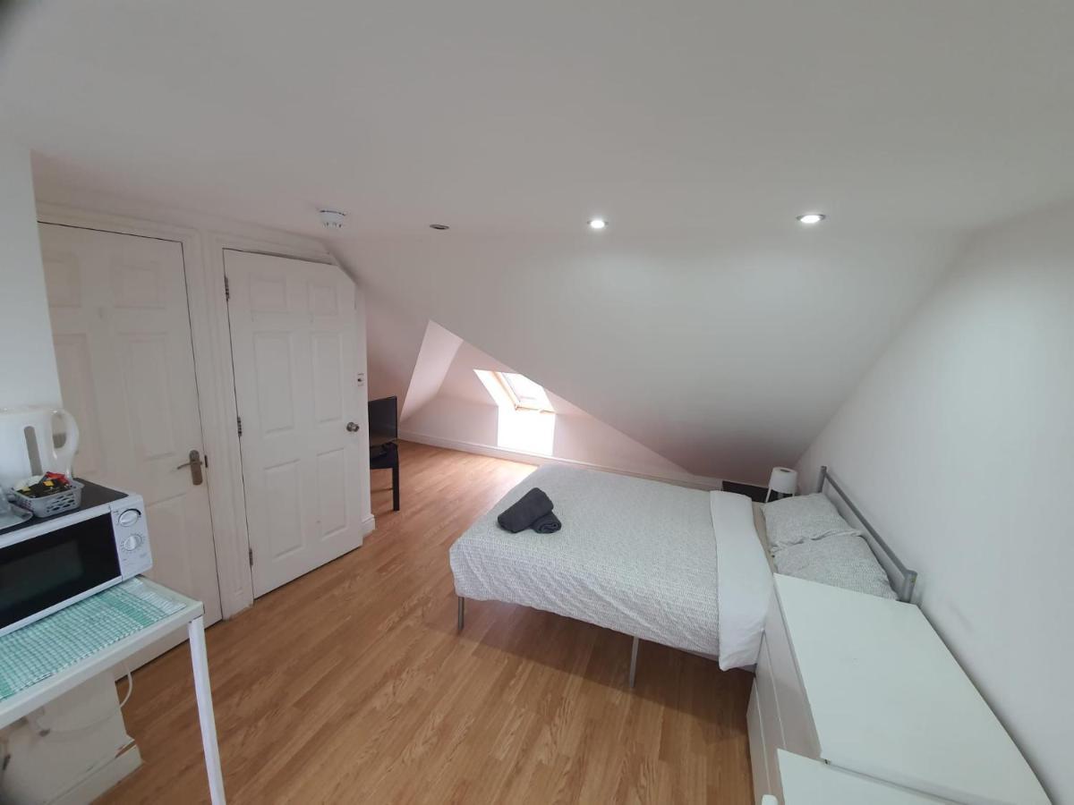 Eastwood Rooms Goodmayes Экстерьер фото