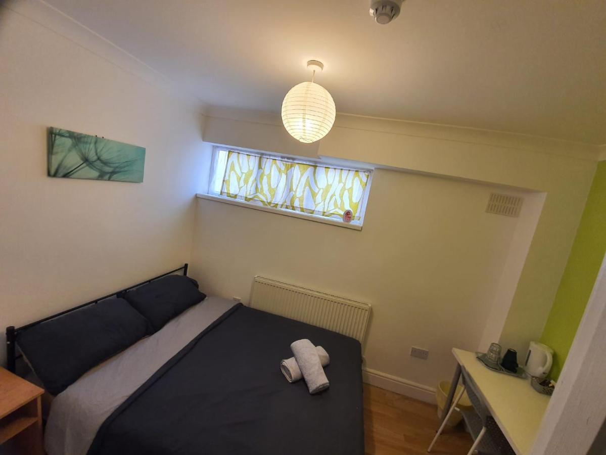 Eastwood Rooms Goodmayes Экстерьер фото