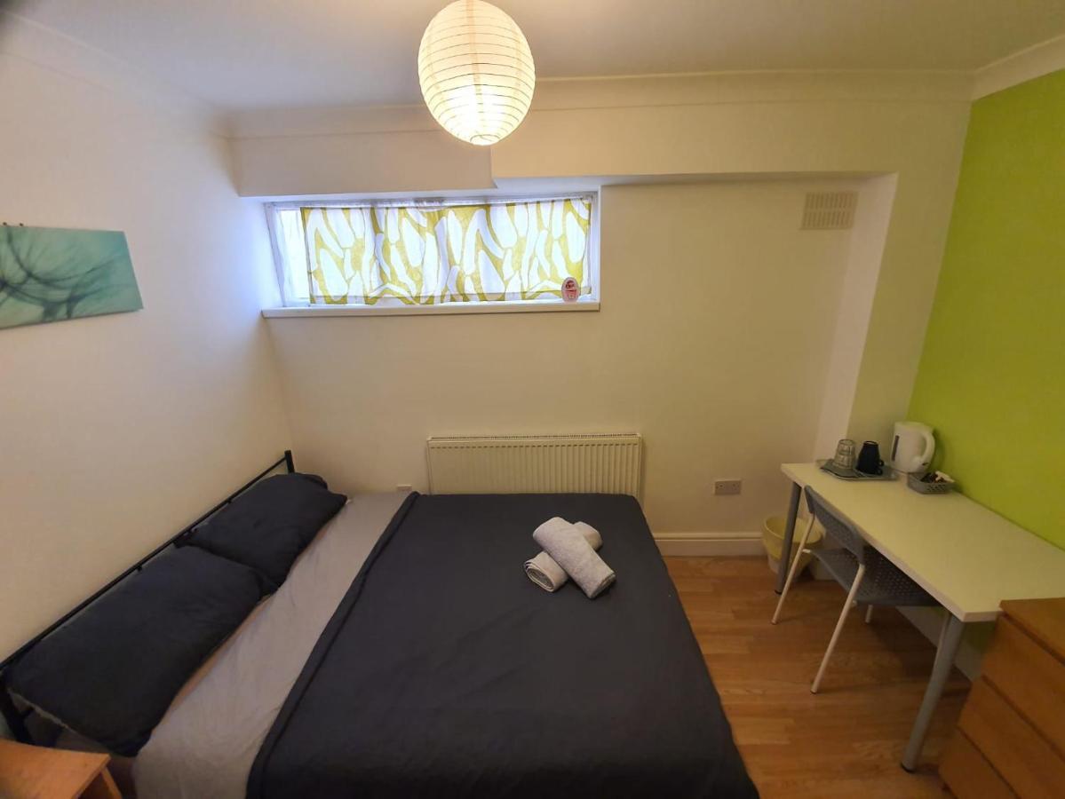 Eastwood Rooms Goodmayes Экстерьер фото