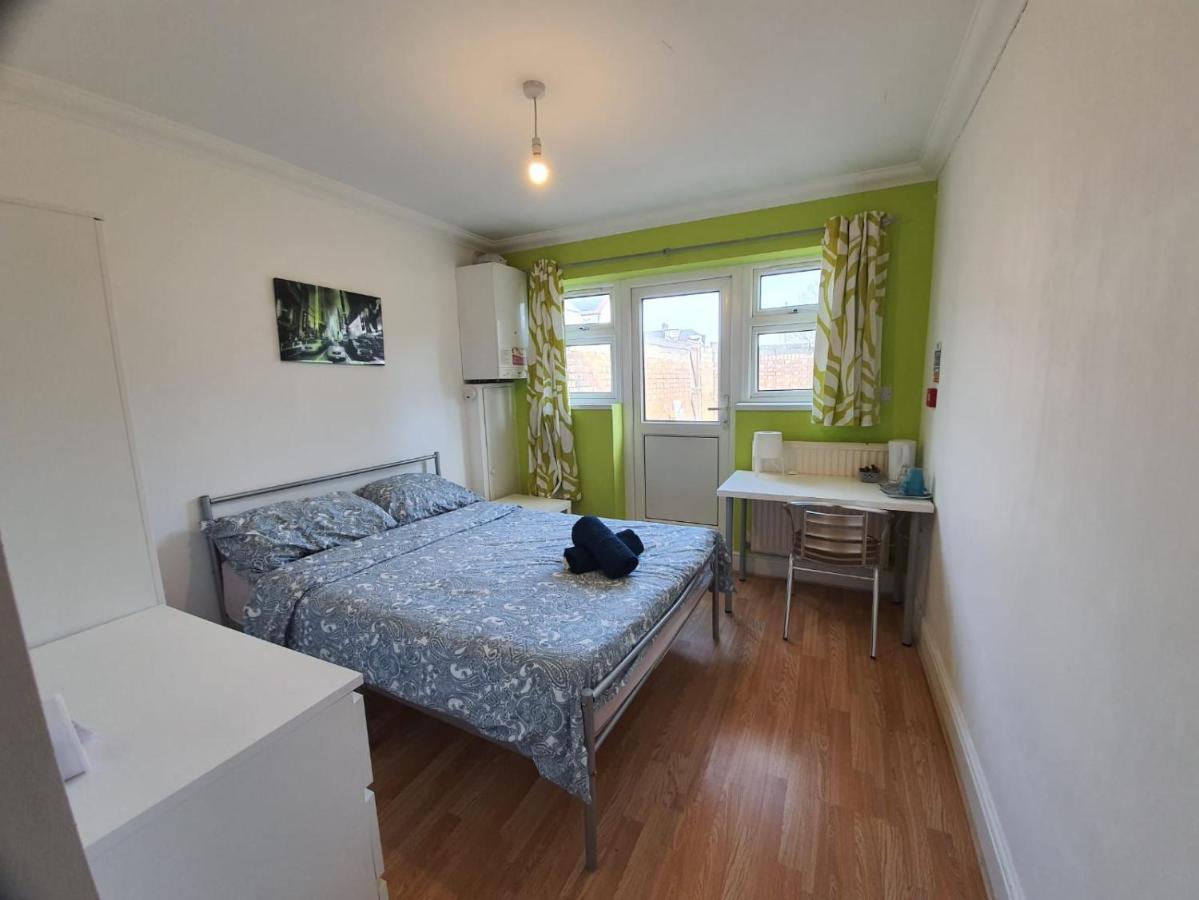 Eastwood Rooms Goodmayes Экстерьер фото