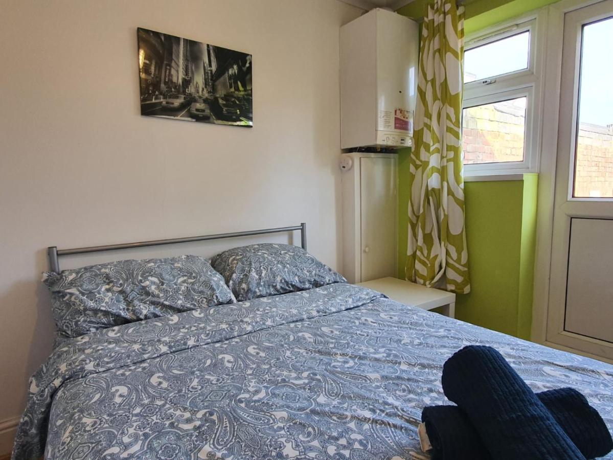 Eastwood Rooms Goodmayes Экстерьер фото