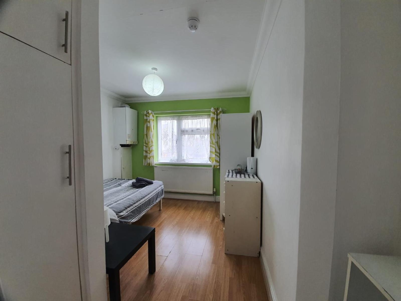 Eastwood Rooms Goodmayes Экстерьер фото