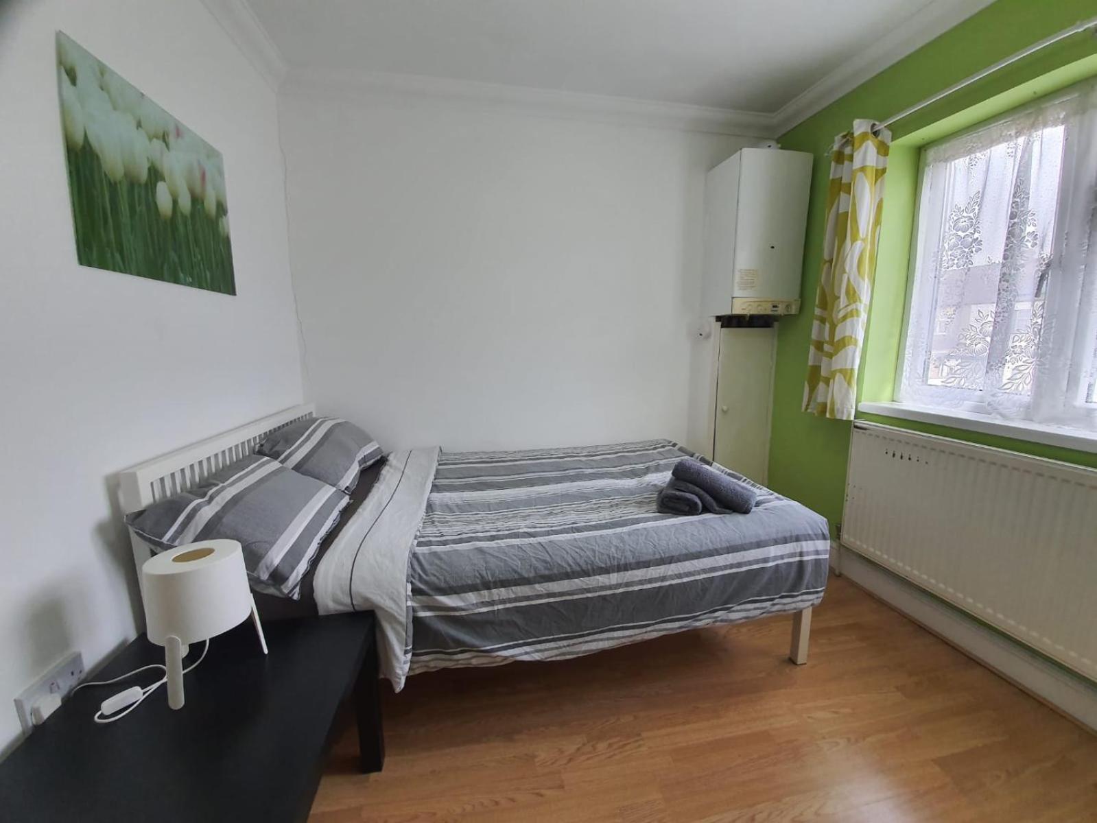 Eastwood Rooms Goodmayes Экстерьер фото