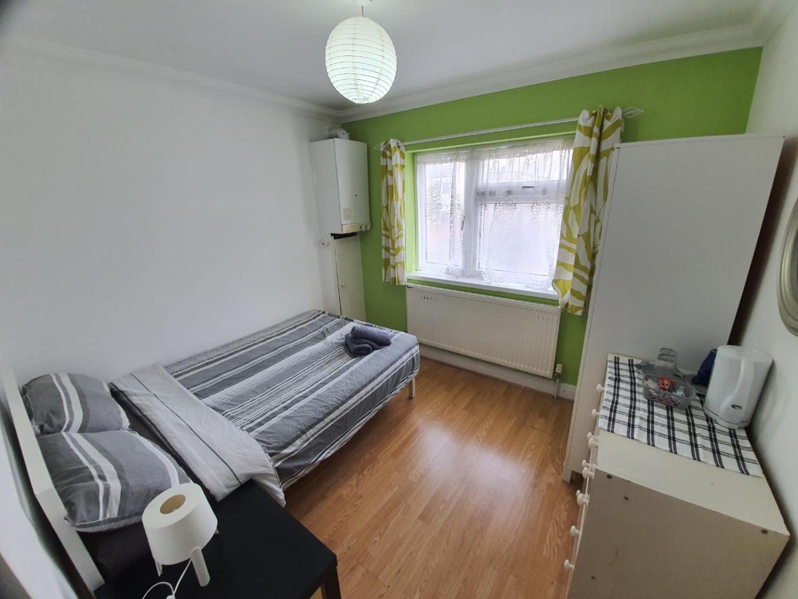Eastwood Rooms Goodmayes Экстерьер фото