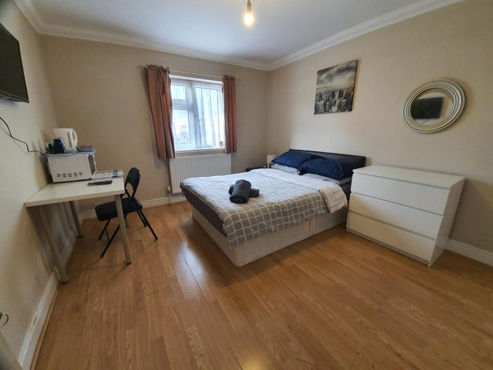 Eastwood Rooms Goodmayes Экстерьер фото