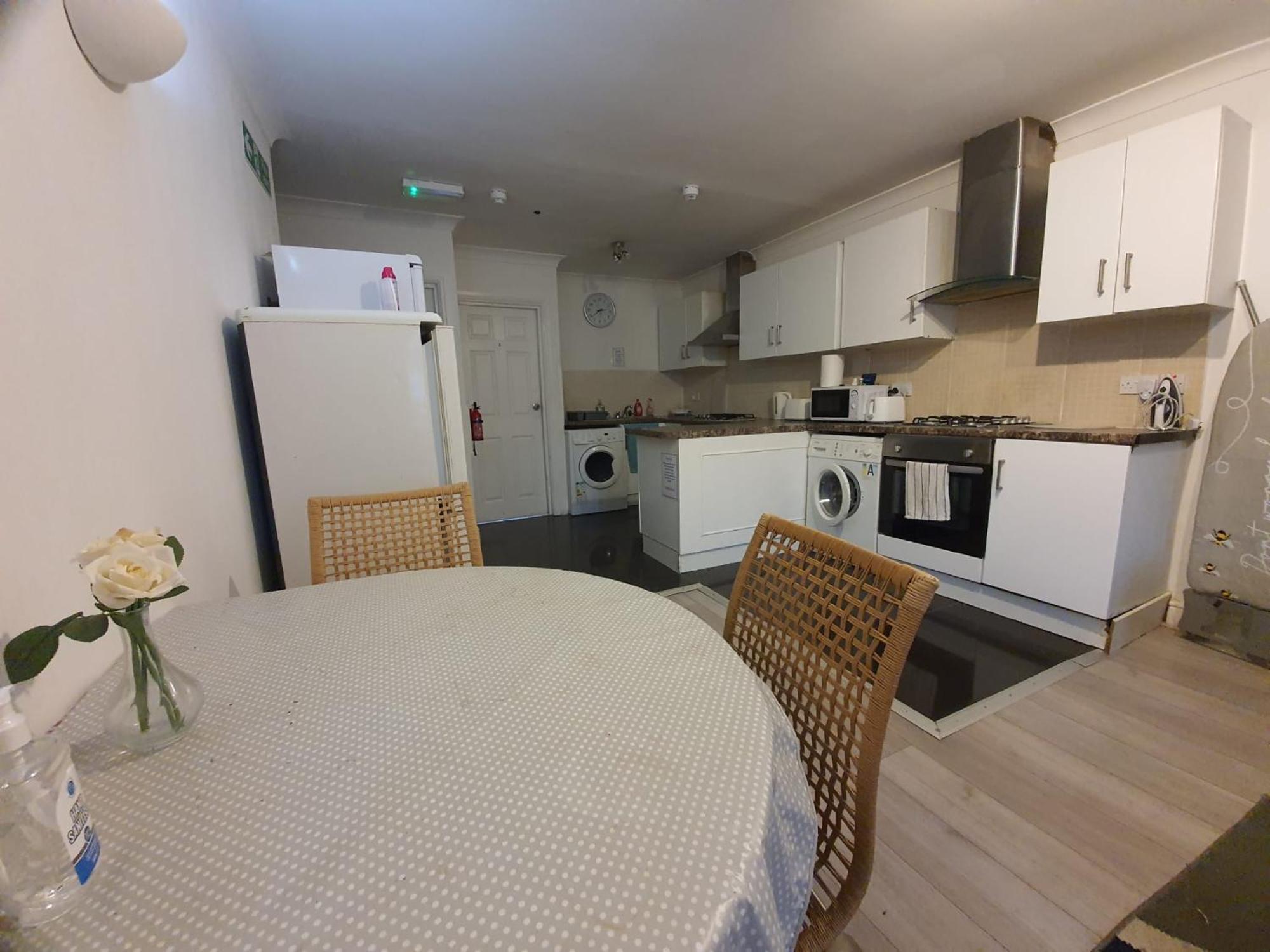 Eastwood Rooms Goodmayes Экстерьер фото